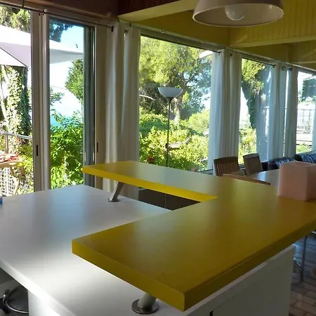 House On The Mont Saint Clair With Amazing View 빌라